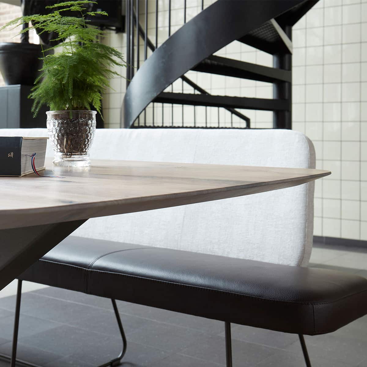 Alternative view of Eettafel Oxxi