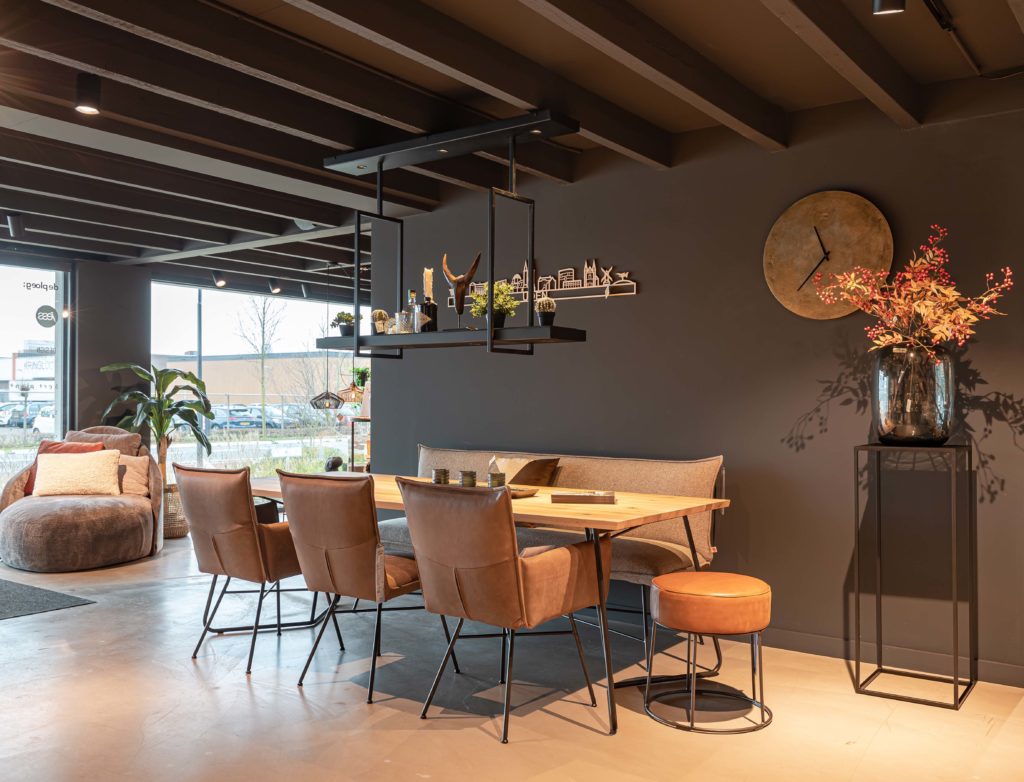 Eetkamerstoel Sanne en eettafel Vain bij Ad Bouw in Uden